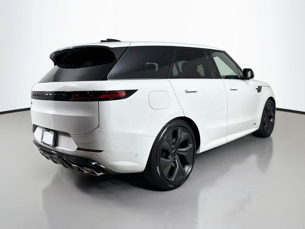 New 2026 Fuji White Land Rover Dynamic SE image 5