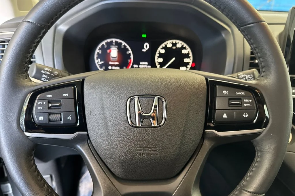 Certified Used 2026 Solar Silver Metallic Honda EX-L image 28