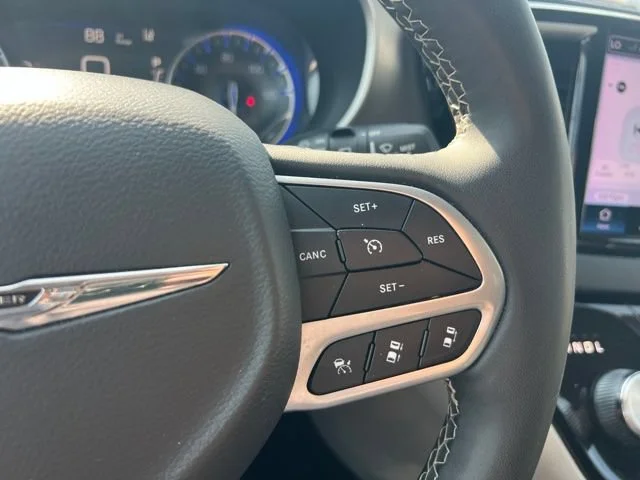 Used 2023 Black Chrysler Touring L image 14