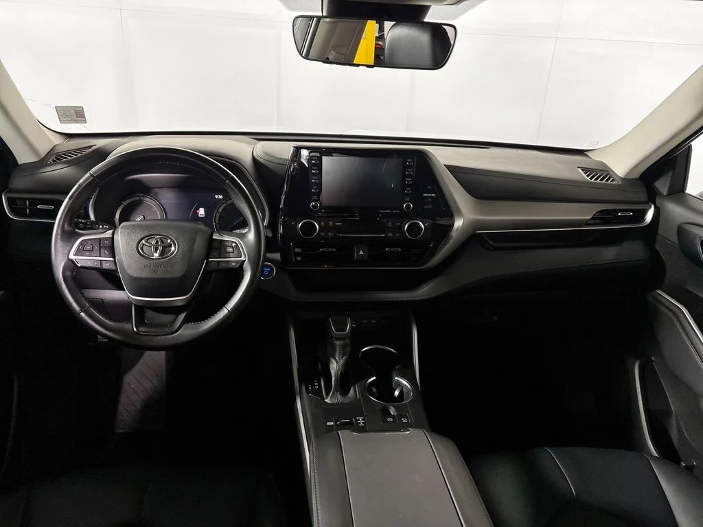 Used 2022 Beige Toyota XLE image 12