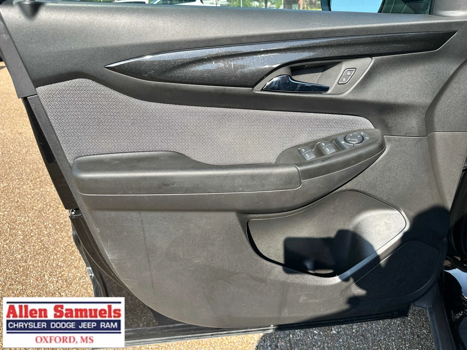 Used 2025 Mosaic Black Metallic Chevrolet LT image 37