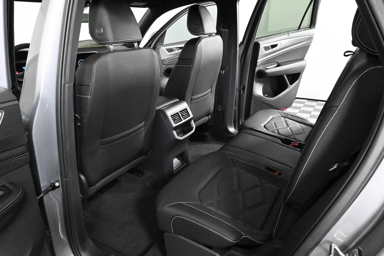New 2026 Silver Mist Metallic Volkswagen 2.0T SE w/Technology image 13