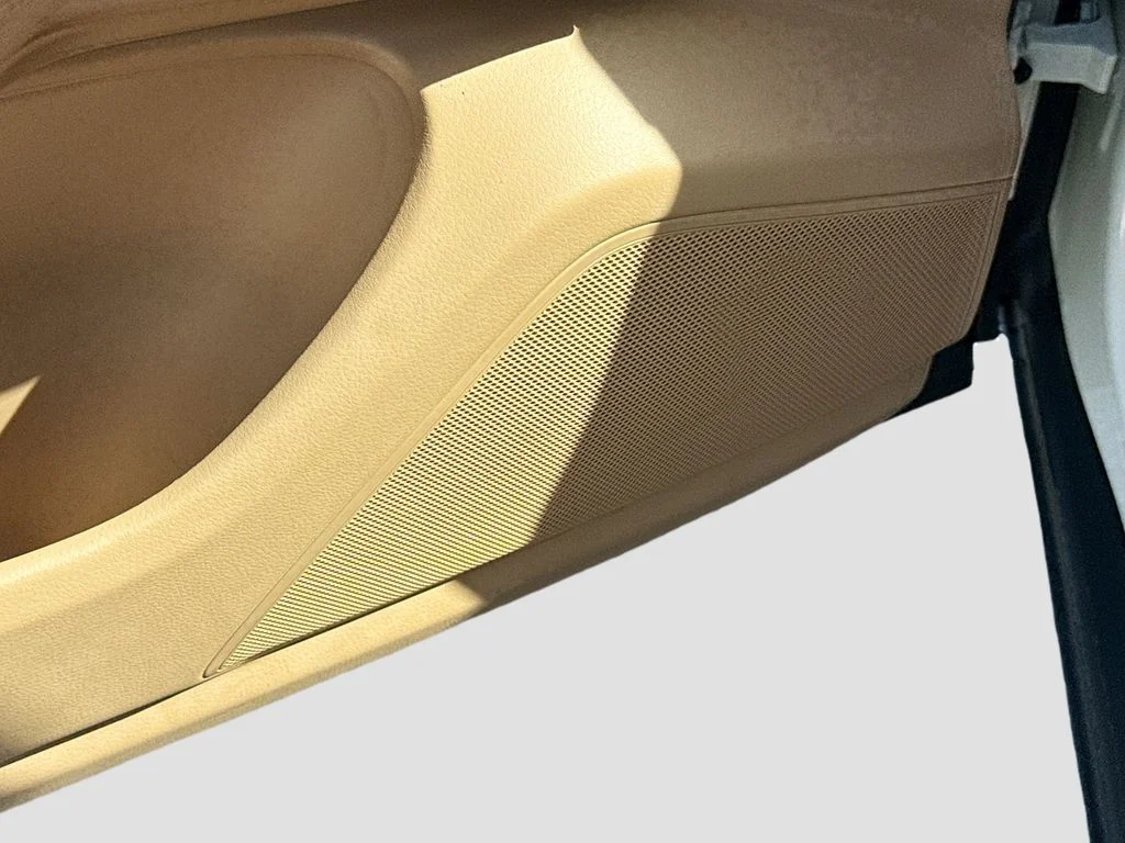 Used 2021  Porsche Base image 20