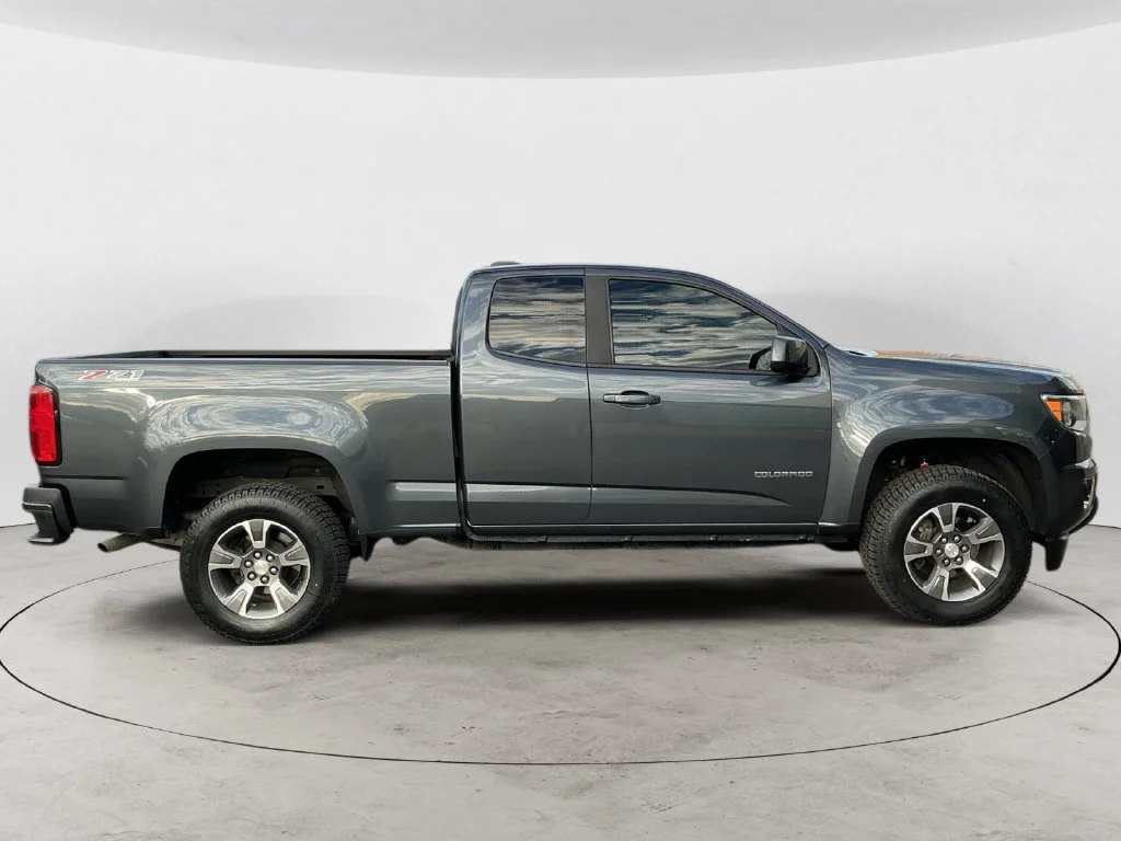 Used 2017 CYBER GRAY METALLIC Chevrolet 4WD Z71 image 7