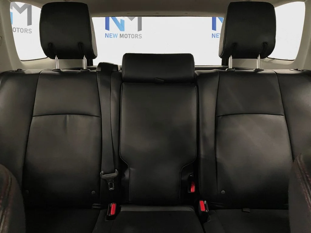 Used 2020 Super White Toyota Venture image 13