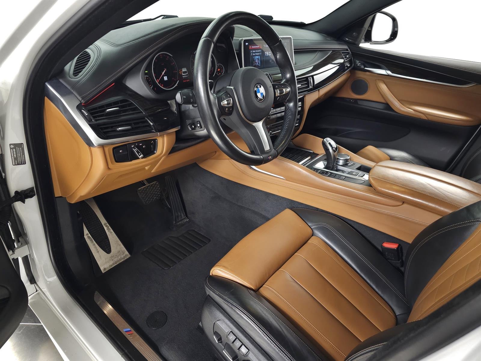 Used 2019 White BMW xDrive35i image 17