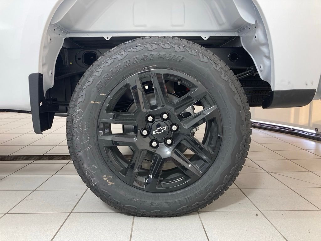 New 2026 Summit White Chevrolet Custom Trail Boss image 22