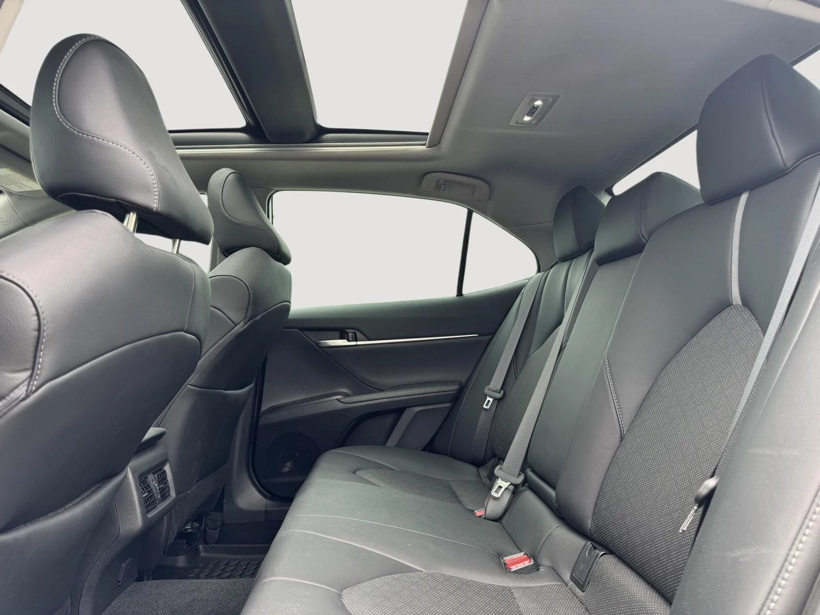 Used 2023 Wind Chill Pearl Toyota XSE image 13