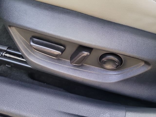 Used 2025  Toyota SE image 18