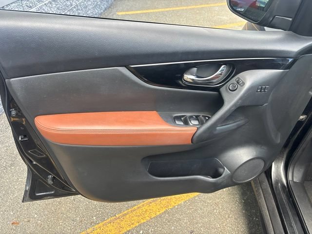 Certified Used 2017 Magnetic Black Nissan SL image 14