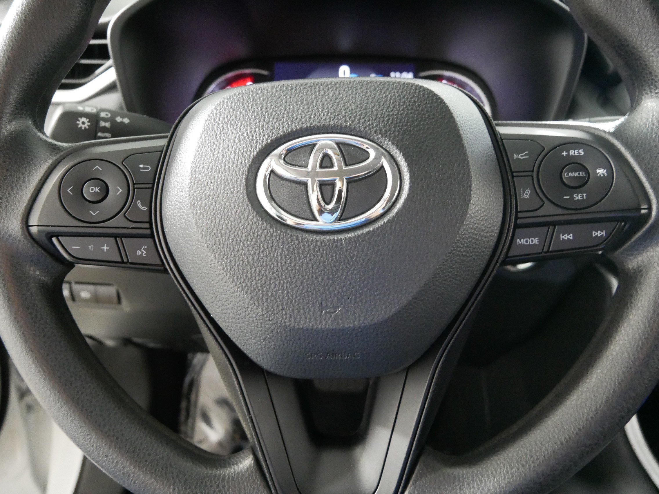 2024 Toyota RAV4 XLE - Photo 25