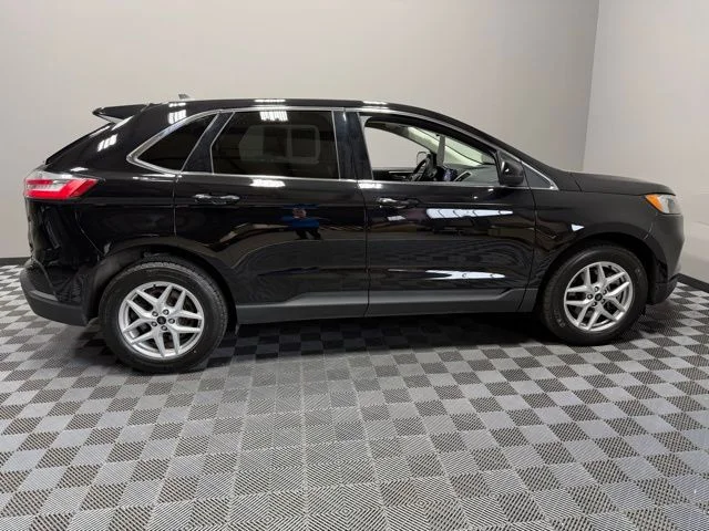 Used 2023 Black Ford SEL image 7