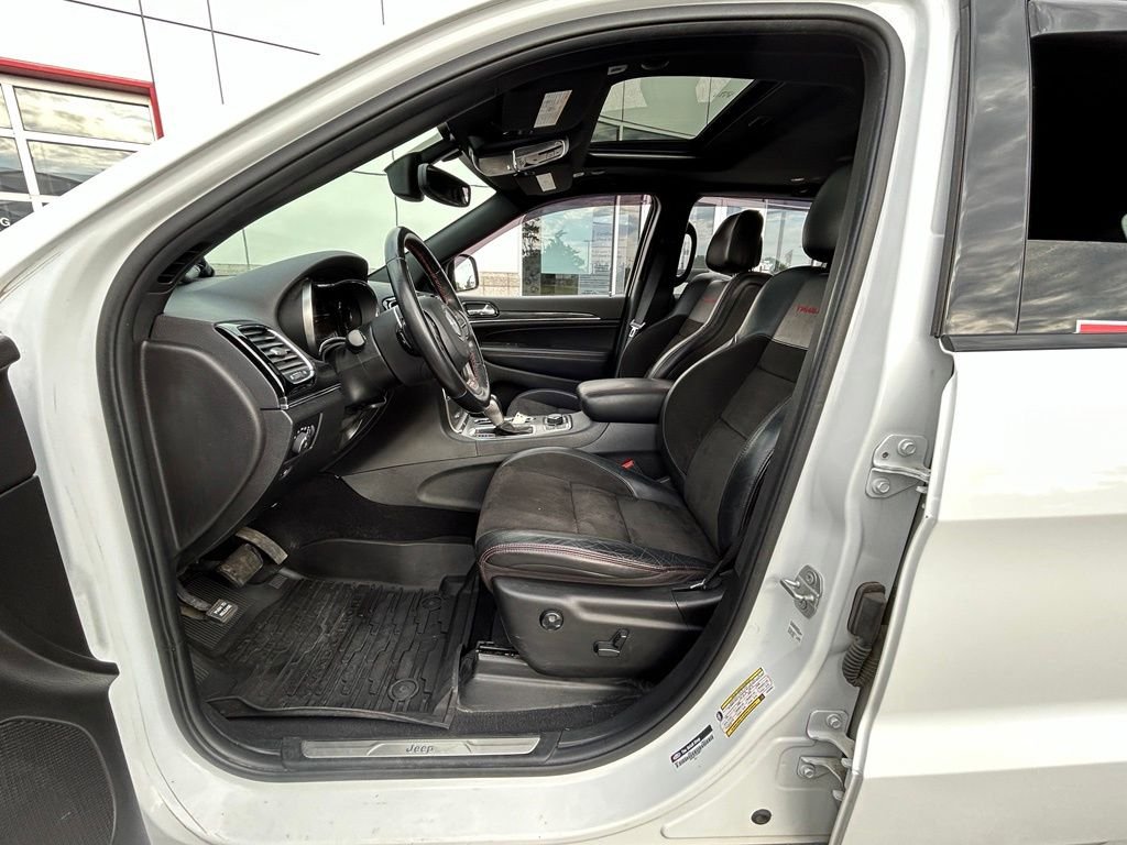 Used 2020 White Jeep Trailhawk image 16