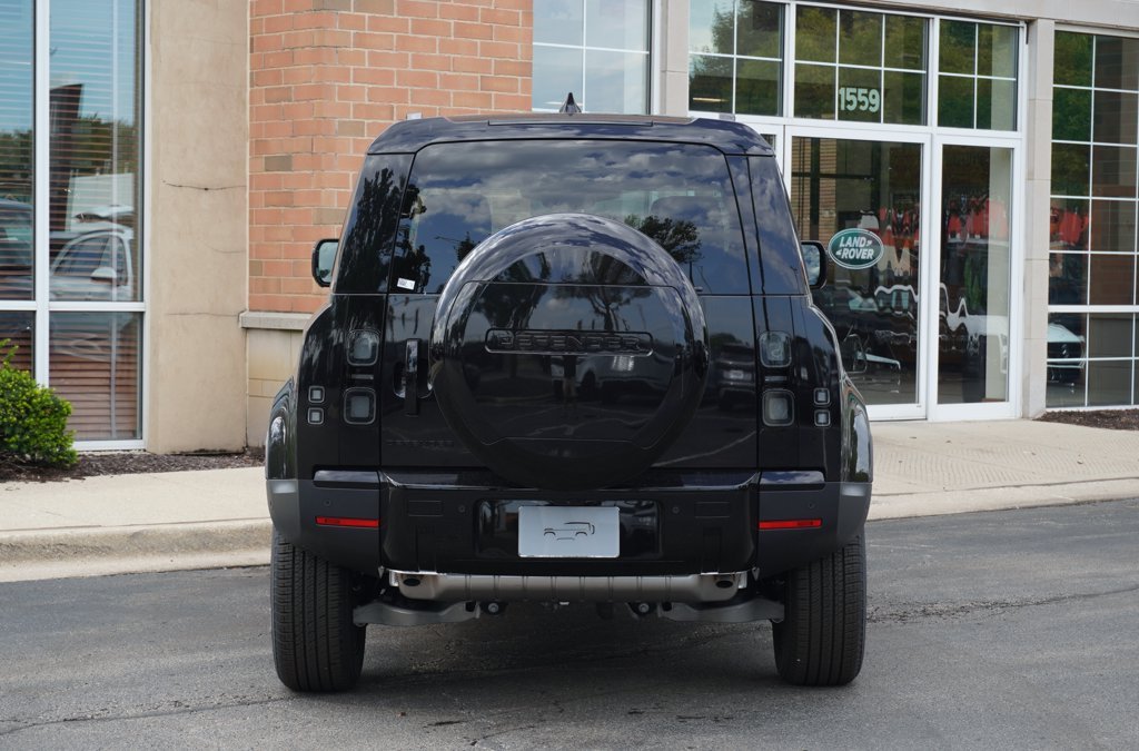 New 2026 Santorini Black Land Rover S image 5