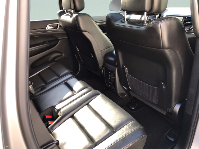 Used 2019 Silver Jeep Limited image 13