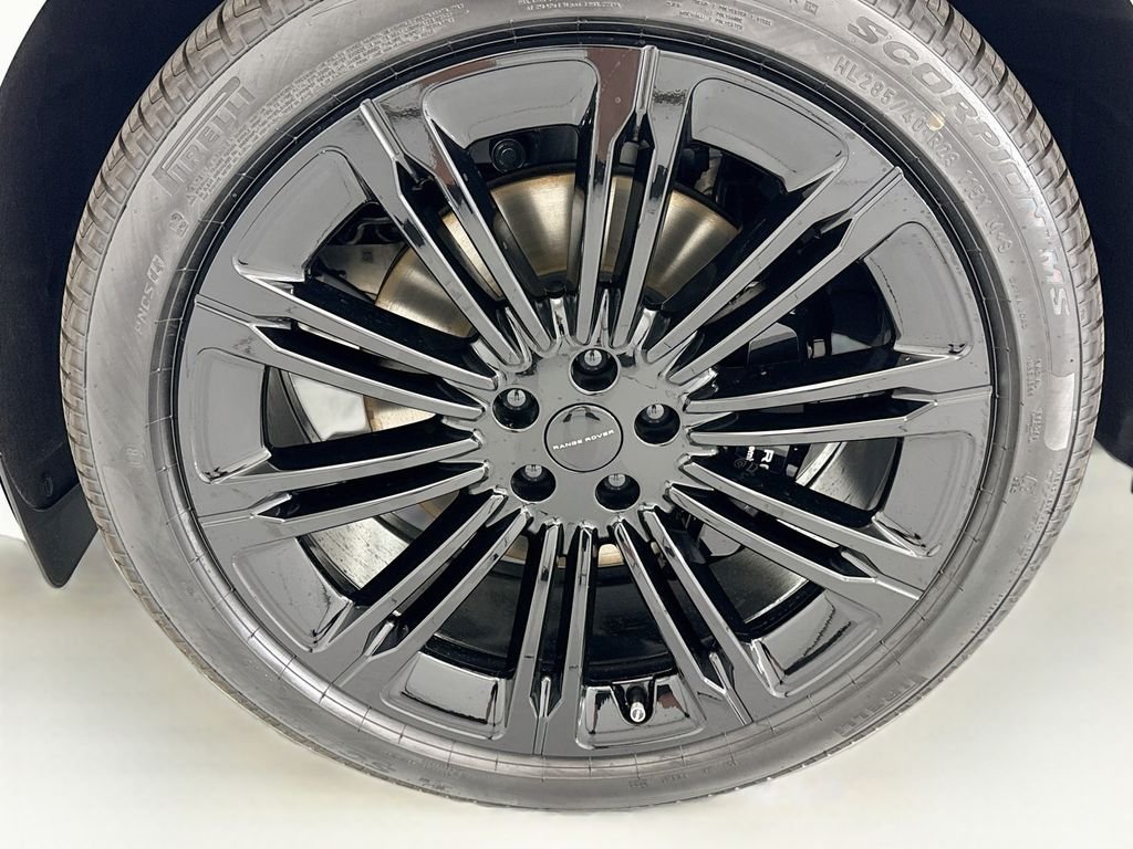 New 2026 Fuji White Land Rover Dynamic SE image 29