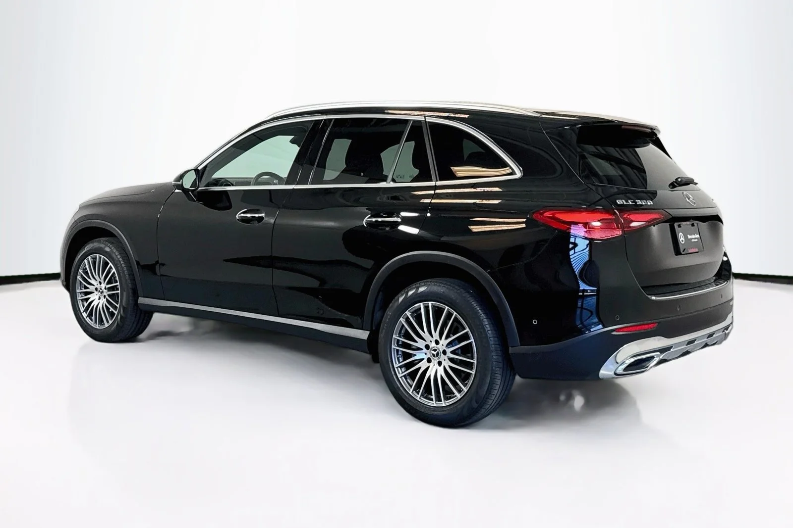 Used 2024 Obsidian Black Metallic Mercedes-Benz GLC 300 image 7