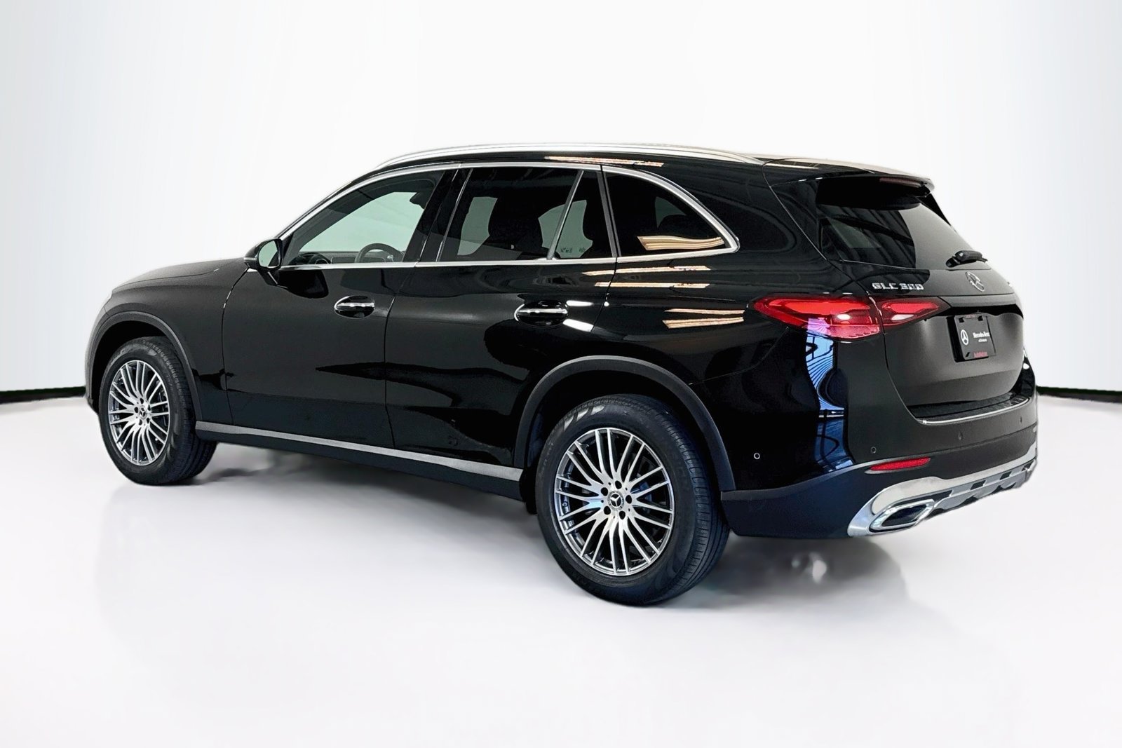 Used 2024 Obsidian Black Metallic Mercedes-Benz GLC 300 image 7