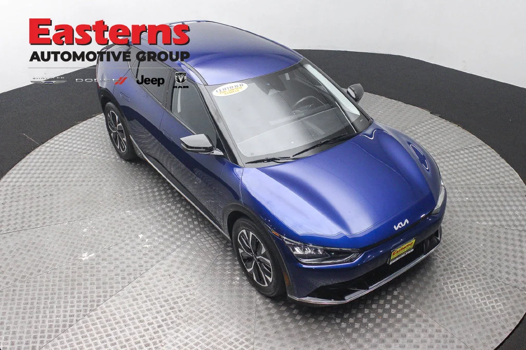 Used 2023 Blue Kia Wind image 3
