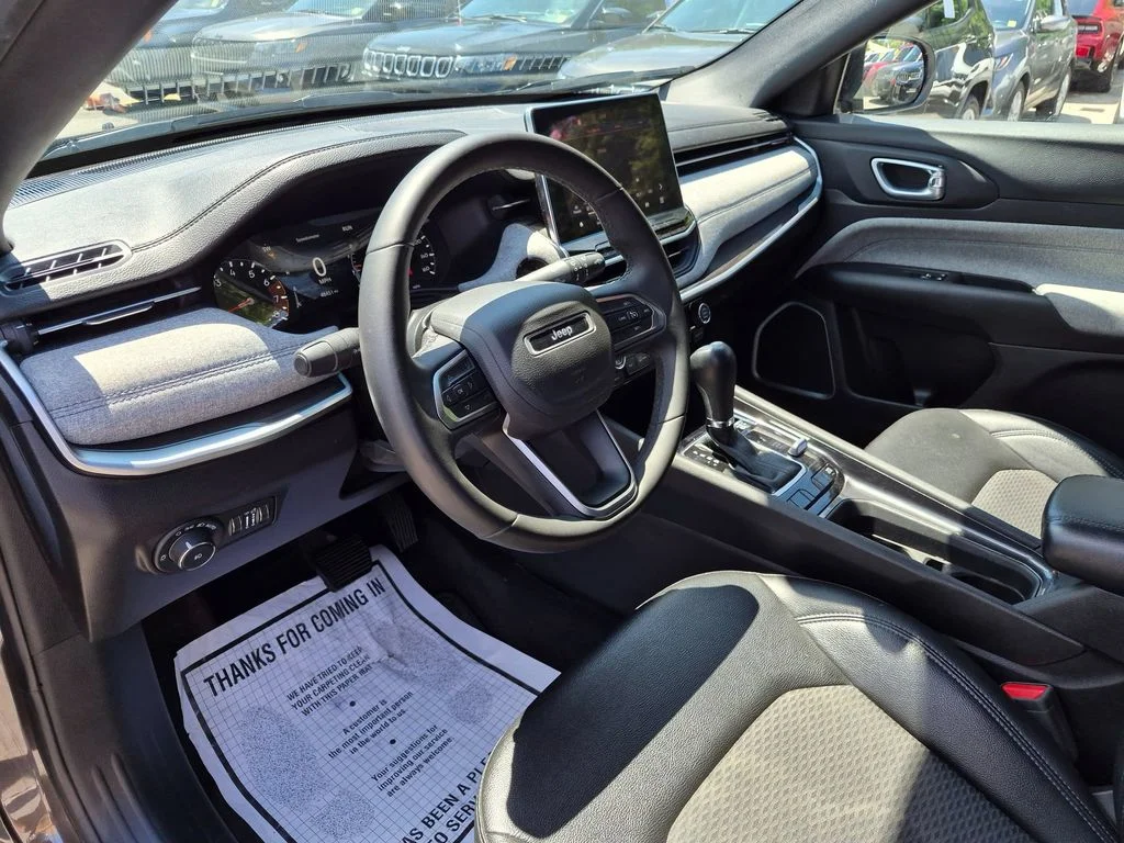 Used 2024 Gray Jeep Latitude image 12