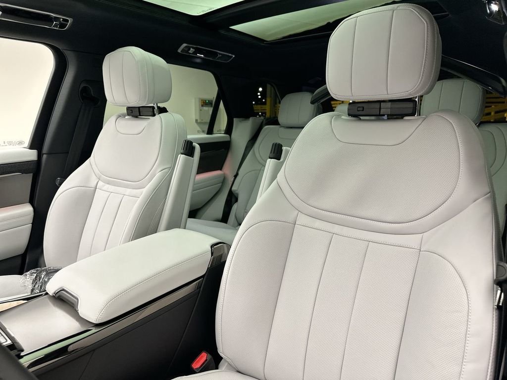 New 2026 Borasco Grey LAND ROVER SE image 18