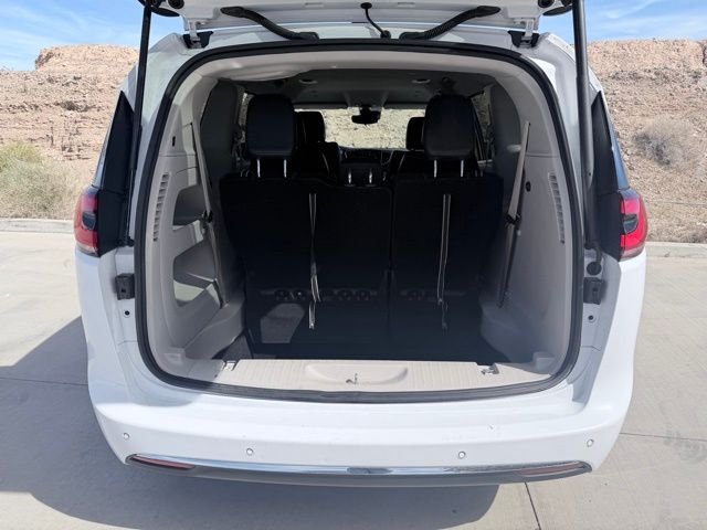 2024 Chrysler Pacifica Touring L - Photo 38