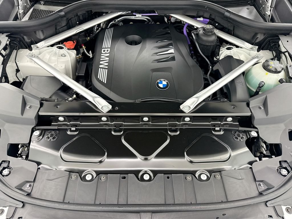 New 2026 Alpine White BMW sDrive40i image 28