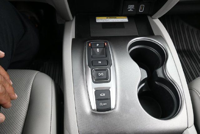 Certified Used 2023 Modern Steel Metallic Honda AWD RTL-E image 12