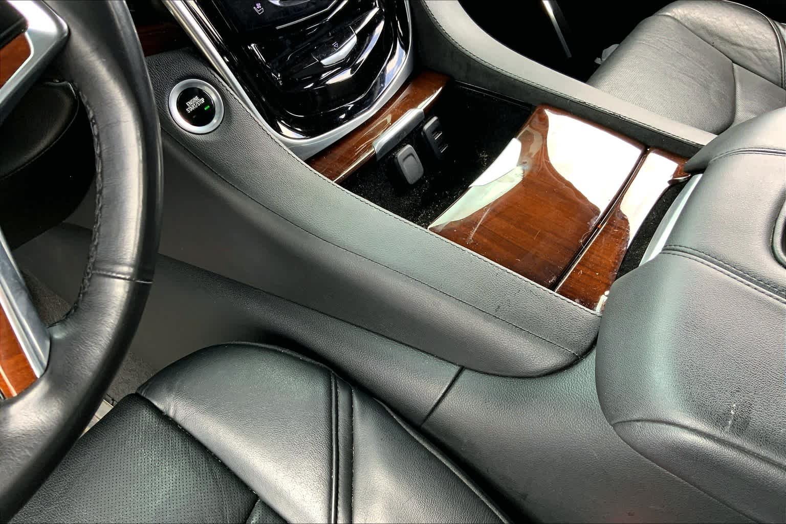 Used 2019 BLACK RAVEN Cadillac Luxury image 17