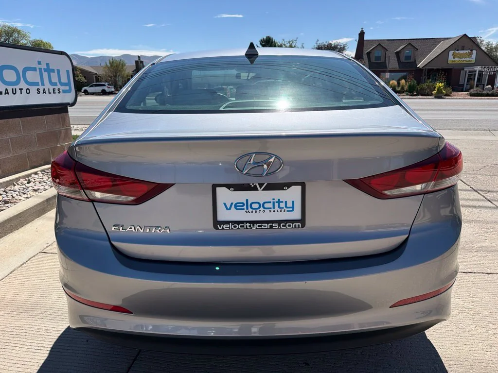 Used 2017 Gray Hyundai SE image 4