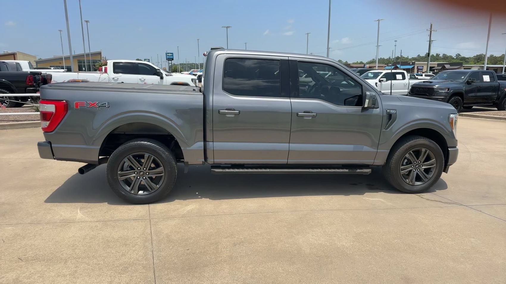Used 2021 Gray Metallic Ford LARIAT image 9