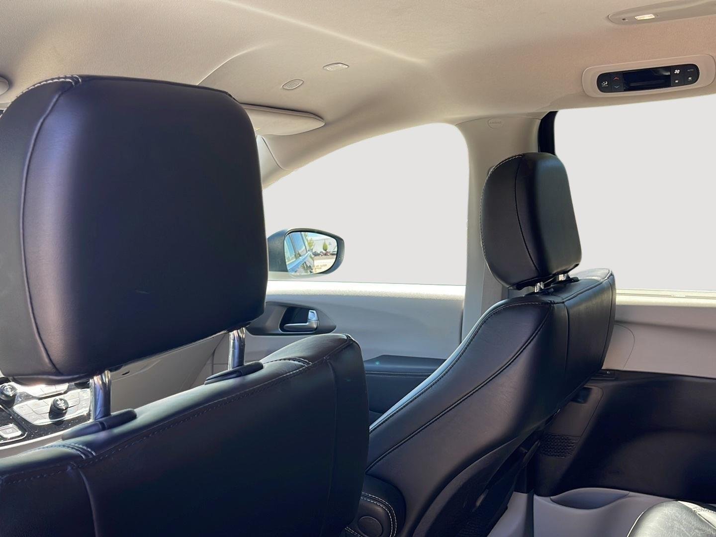 2023 Chrysler Pacifica Touring L - Photo 18