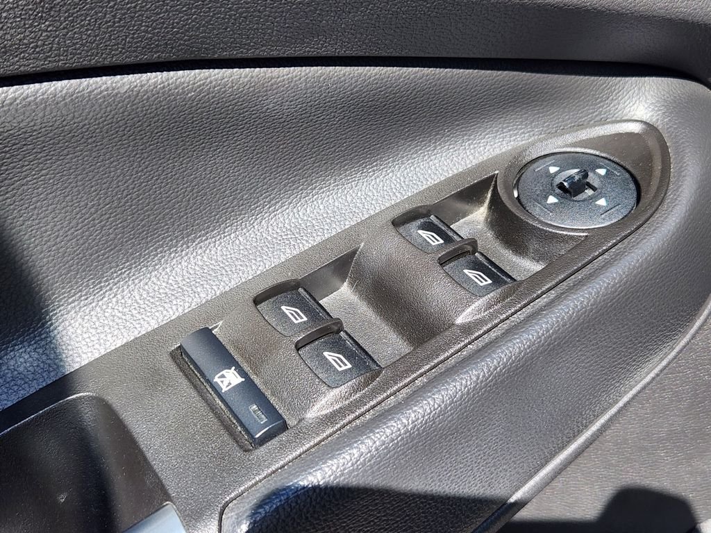 Used 2018 Silver Ford SE image 15
