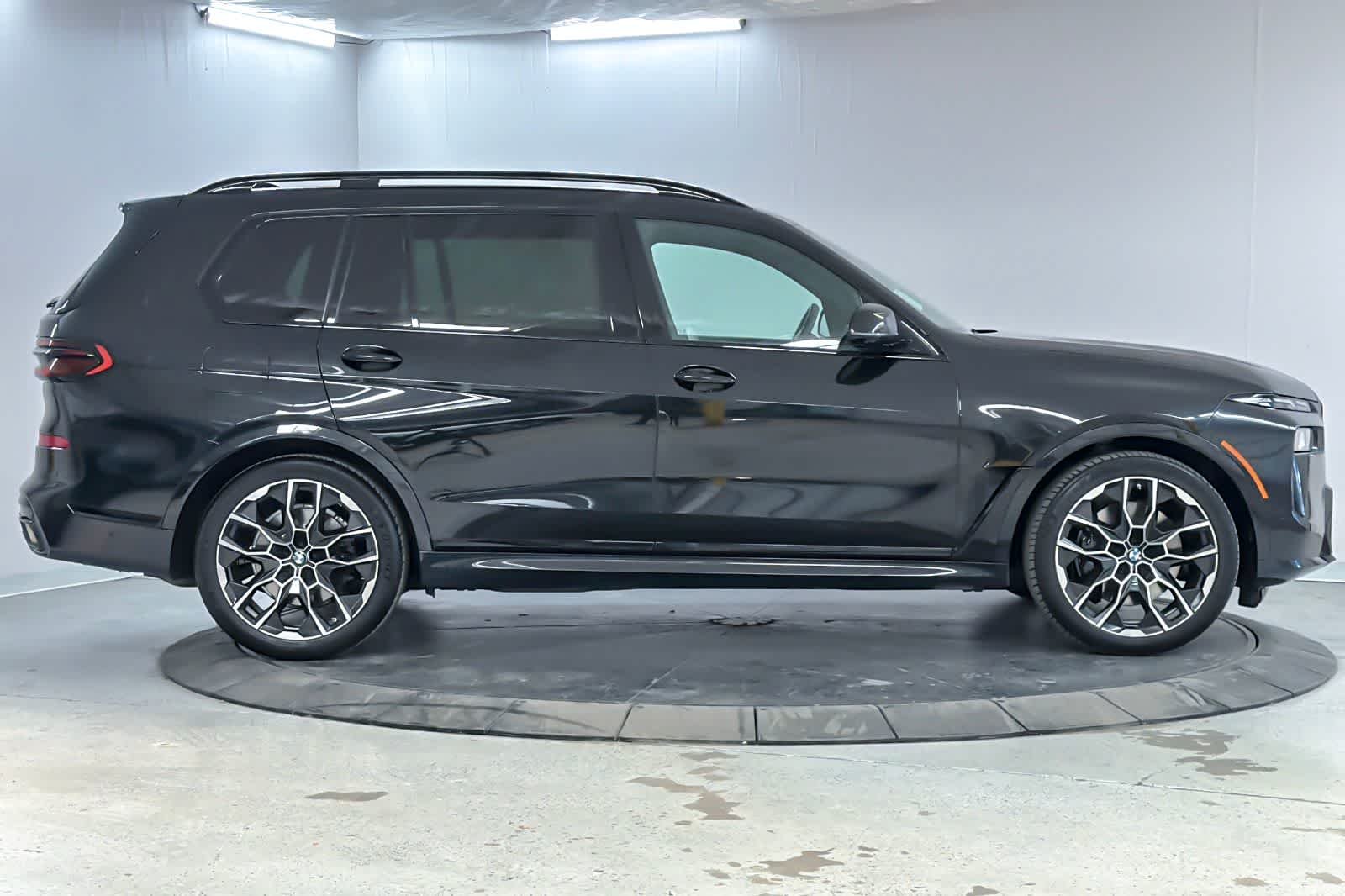 Used 2024 Black Sapphire Metallic BMW xDrive40i image 8