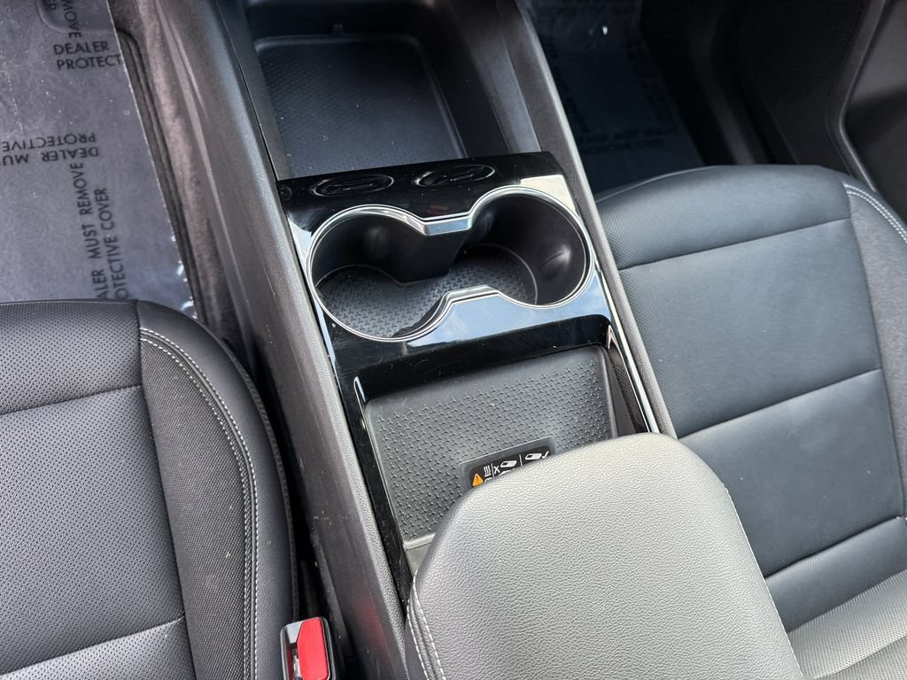 Used 2024 Summit White Chevrolet LT image 28