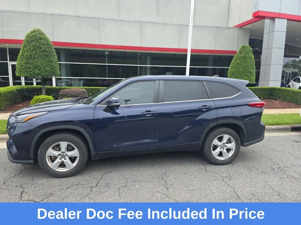 2023 Toyota Highlander LE FWD's photo