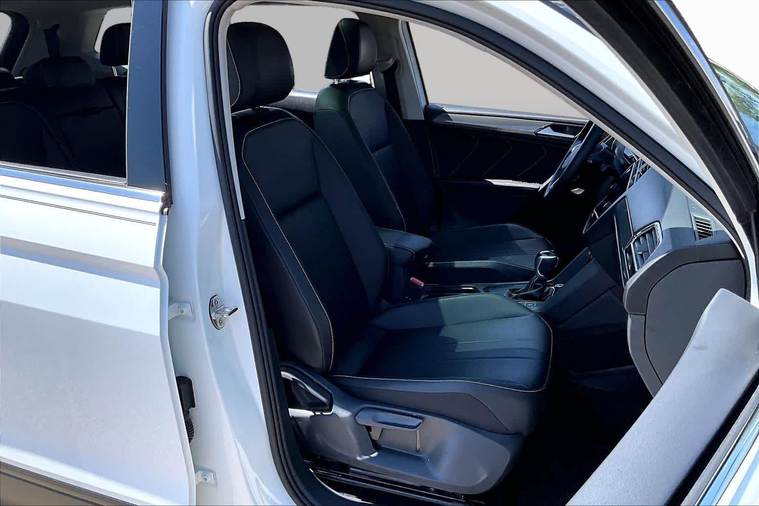 Used 2022 Pure White Volkswagen SE image 6