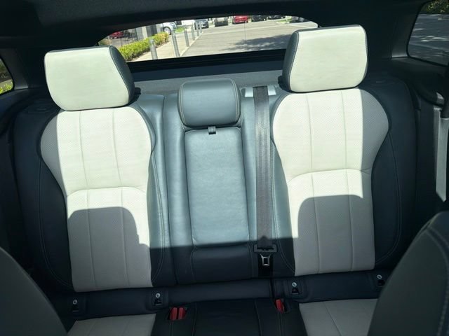 Used 2019 Silver Land Rover SE image 9