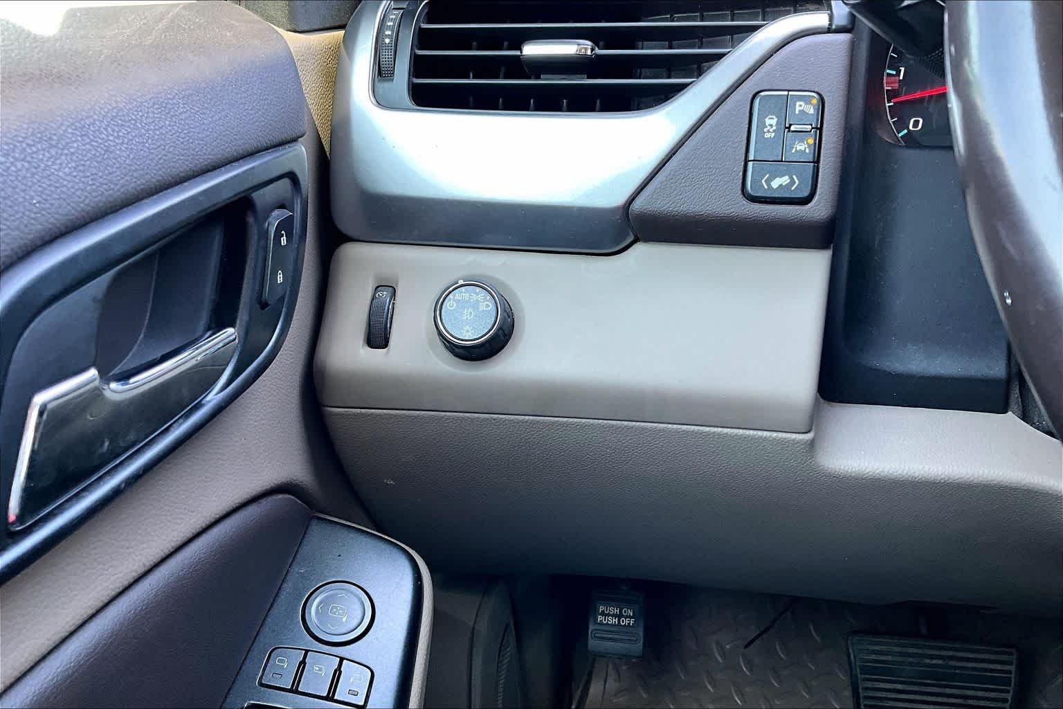 Used 2018 Iridescent Pearl Tricoat Chevrolet LT image 33
