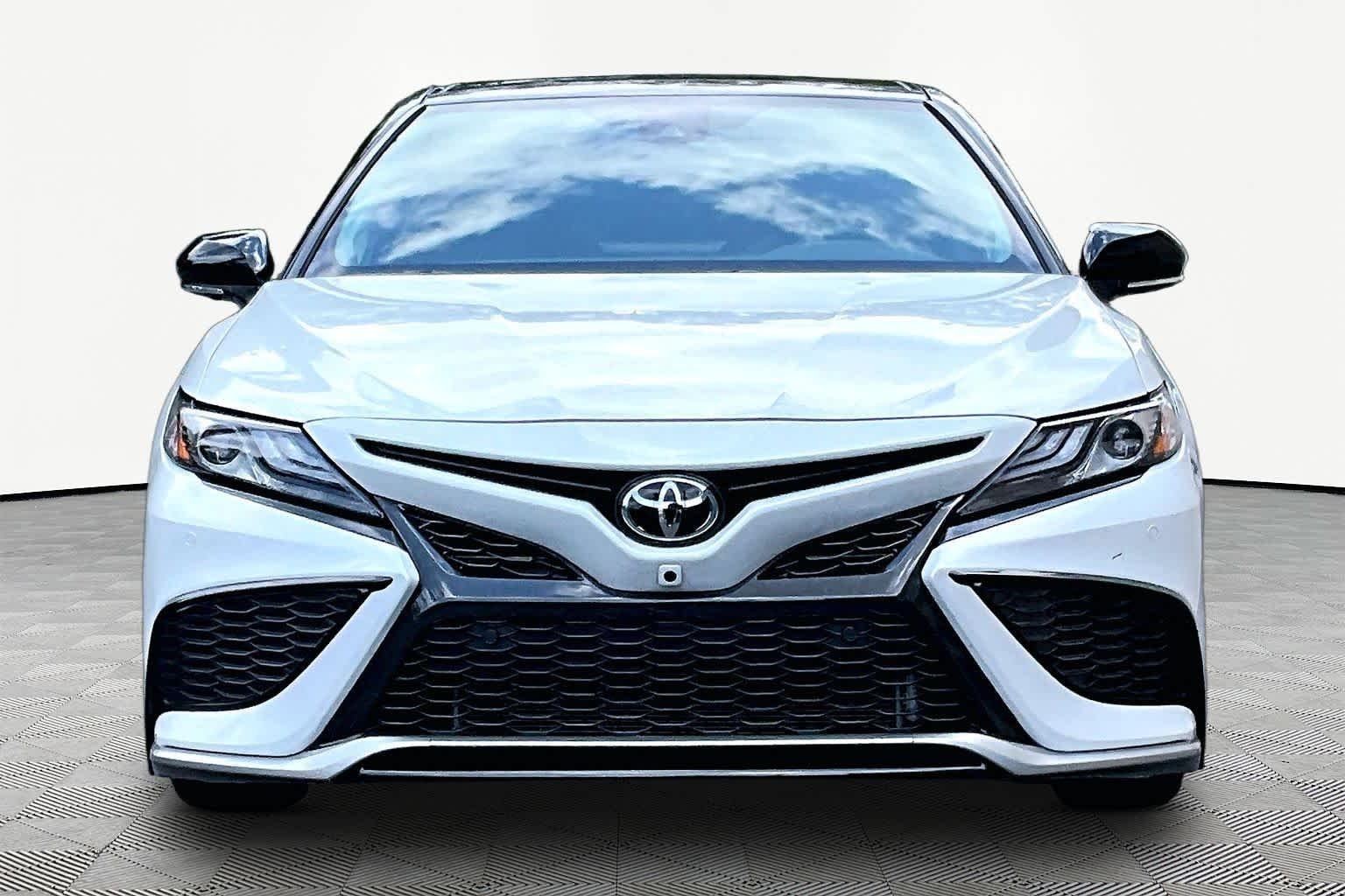 Used 2024 Wind Chill Pearl/Midnight Black Metallic Toyota XSE V6 image 4