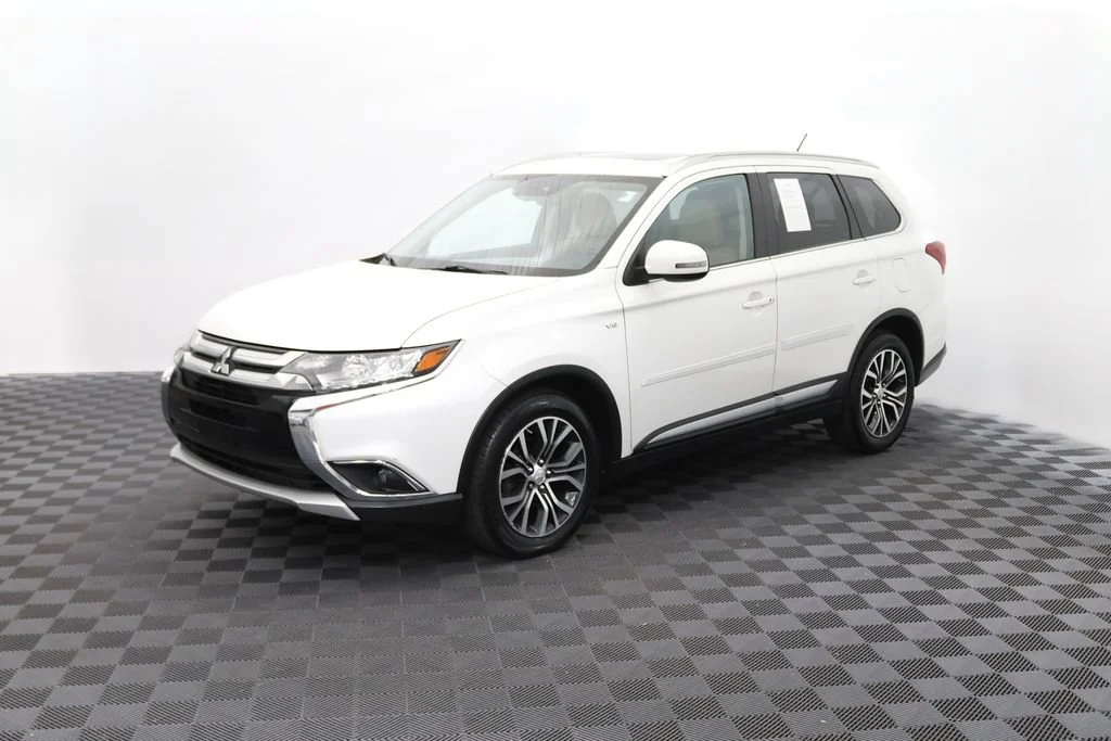 Used 2016 White Mitsubishi GT image 3