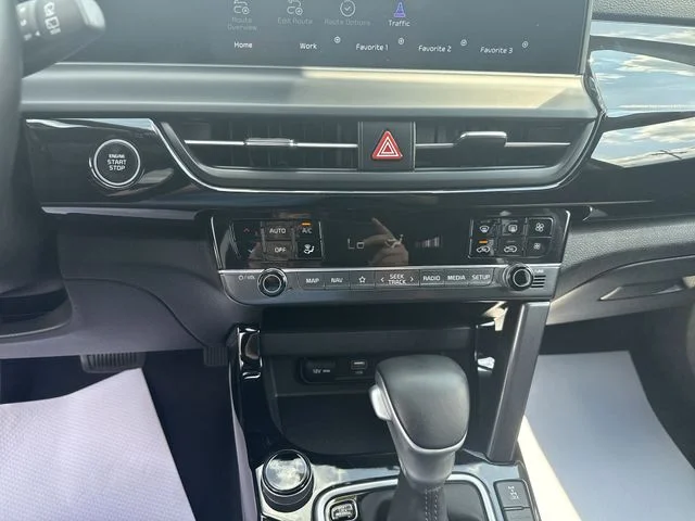 Used 2024 Green / Black Kia S image 18