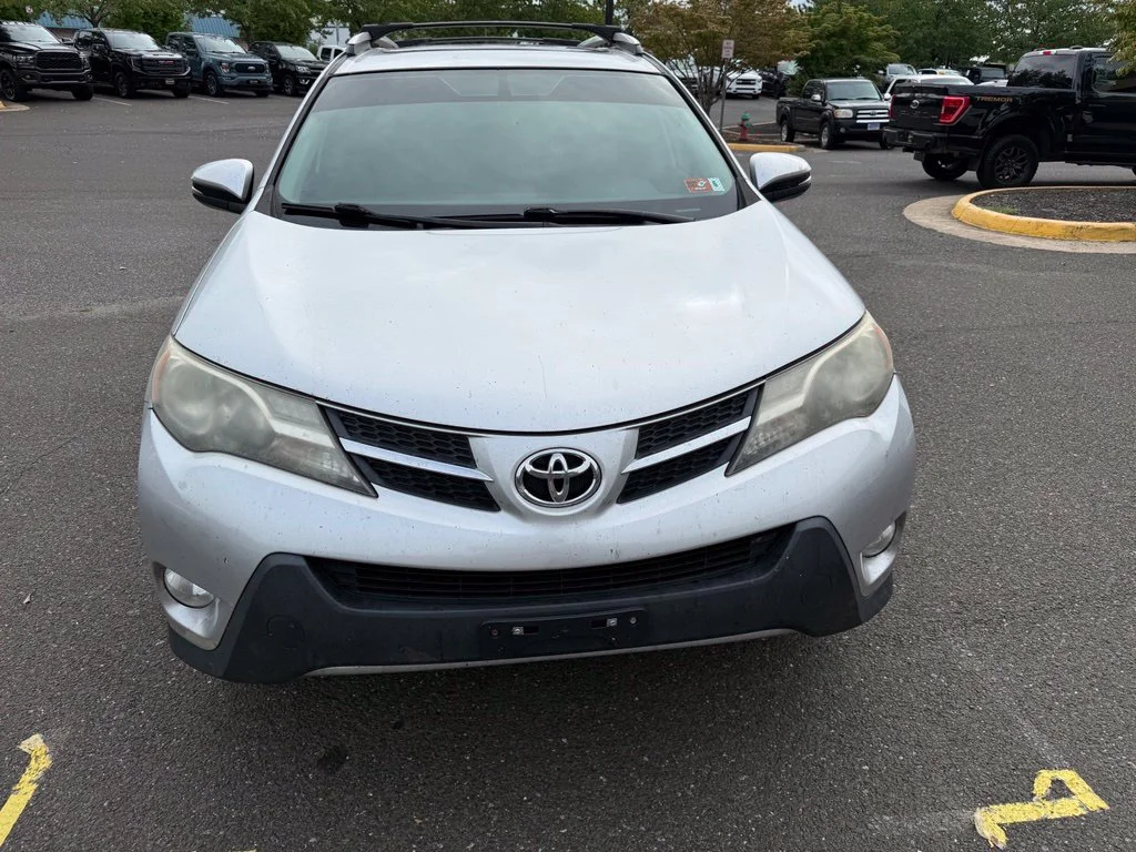 Used 2013 Silver Toyota XLE image 2