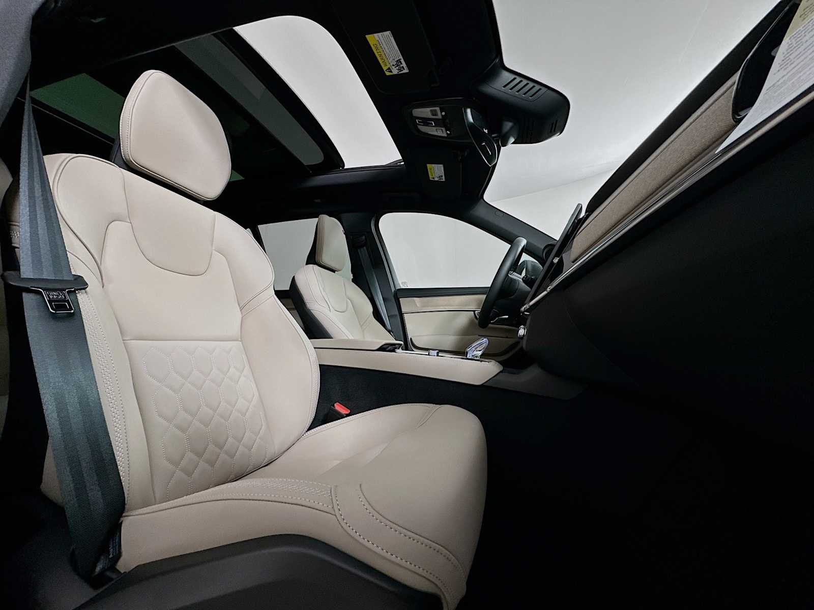 New 2026 Vapour Grey Volvo Plus image 27