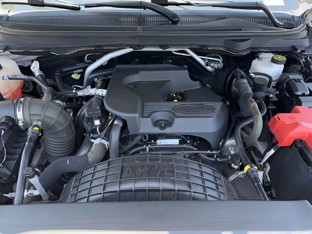 Used 2019  Ford XL image 25