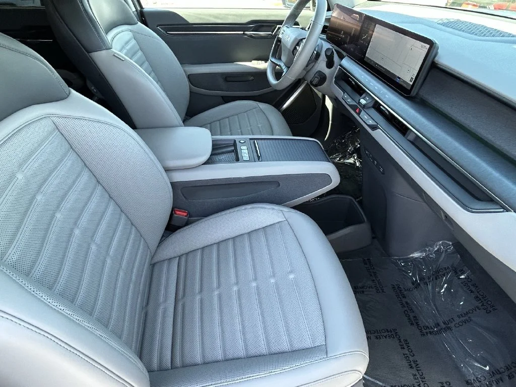 Used 2024 Green Kia Land image 9