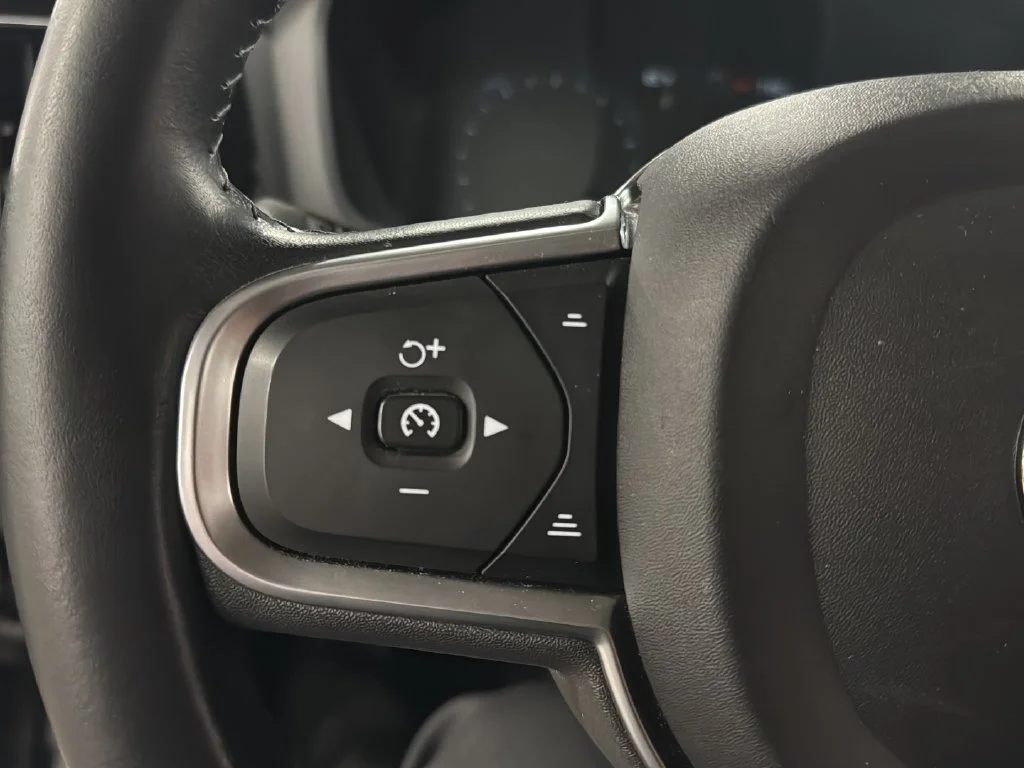 Used 2019 Black Volvo T6 Momentum image 21