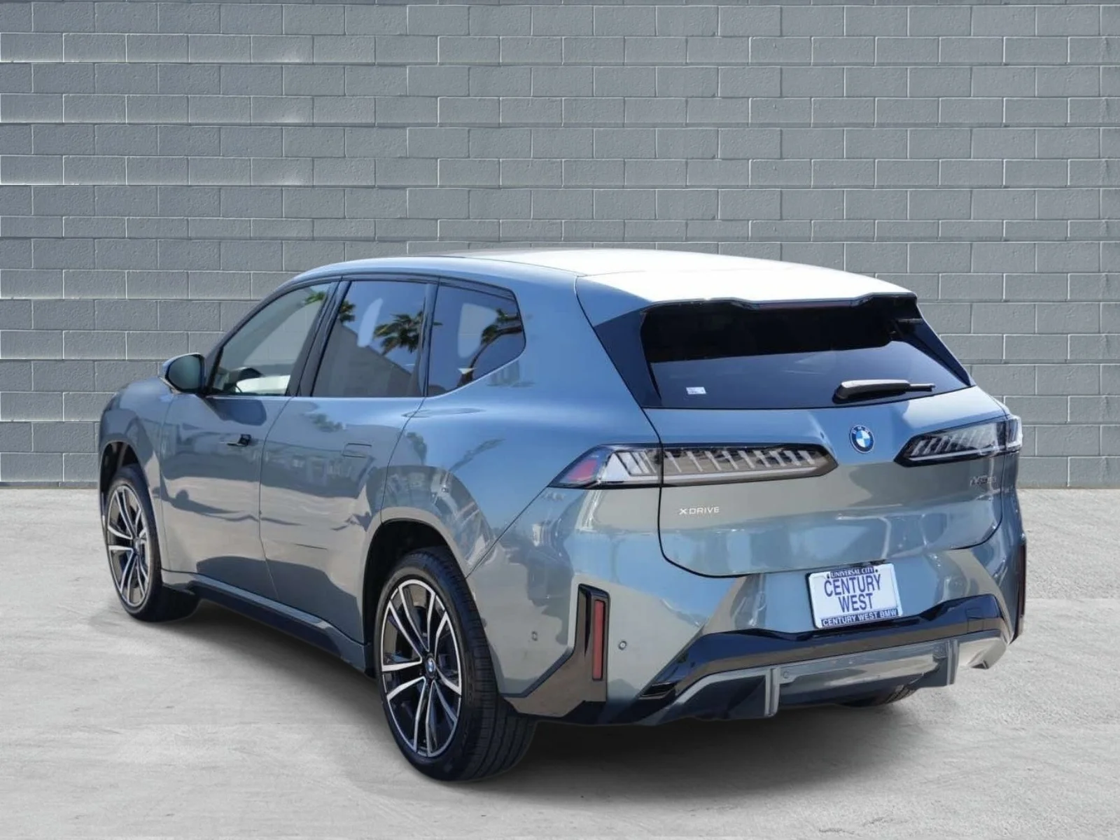 New 2027 Eucalyptus Green Metallic BMW 50 xDrive image 3