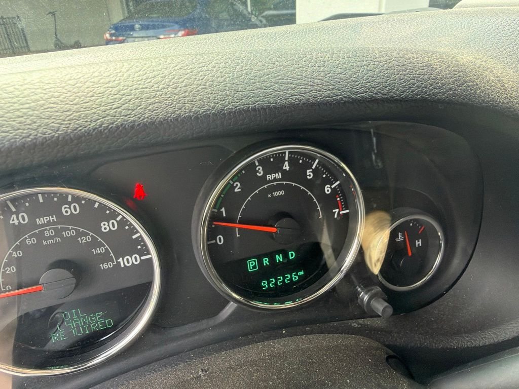 Used 2017 Silver Jeep Unlimited Sport image 5