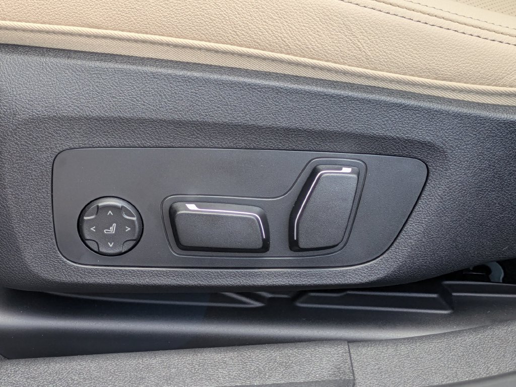 New 2026 Black Sapphire Metallic BMW 330i image 13